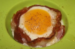 Færdig bacon og æg muffin