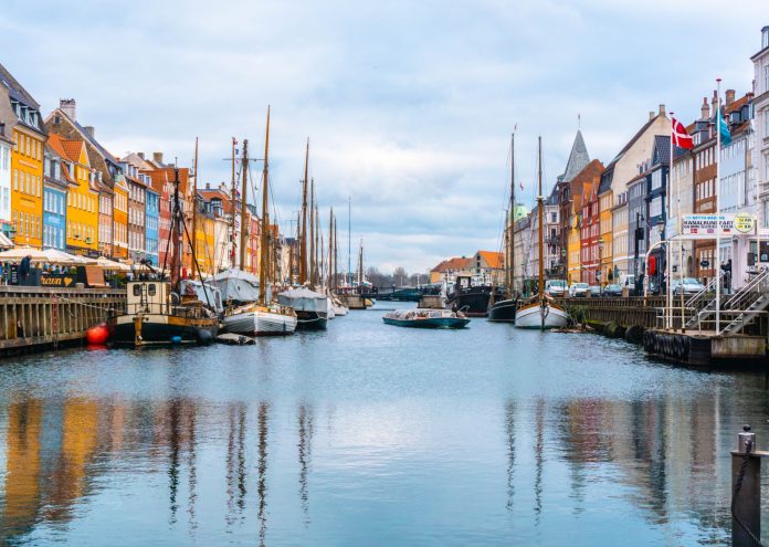 Sådan søger du om opholdstilladelse i Danmark